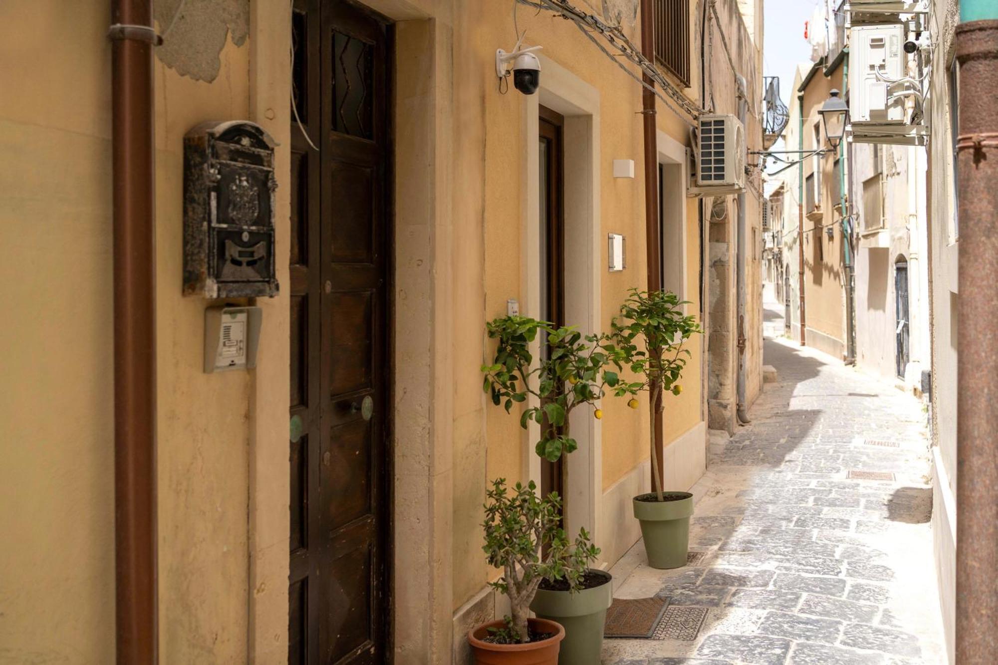 Regina Damarete Ortigia Boutique Apartment Syracuse Esterno foto